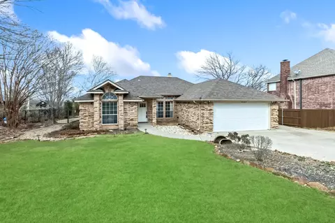 10304 Gray Oak Ln, Fort Worth, TX 76108