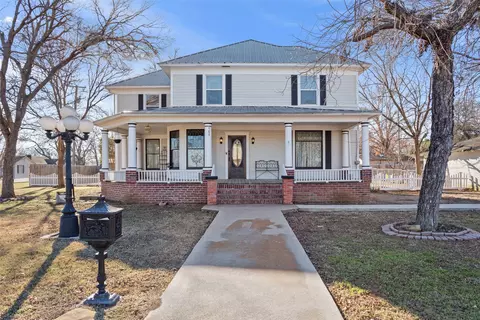 900 W 6th St, Mcgregor, TX 76657