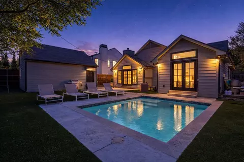 8615 Chadbourne Rd, Dallas, TX 75209