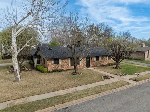 3217 Dauphine Dr, Sherman, TX 75090