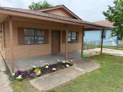 1605 E 10th Ave, Corsicana, TX 75110