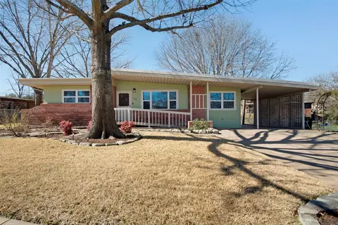 105 Clinton Dr, Weatherford, TX 76086