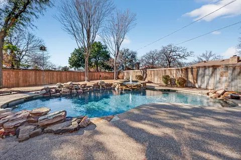 5904 St Ives Ct, Arlington, TX 76017