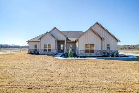 1024 Freedom Ct, Weatherford, TX 76088