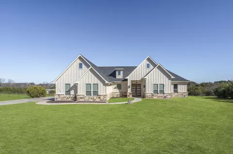 2110 Shady Grove Rd, Weatherford, TX 76088