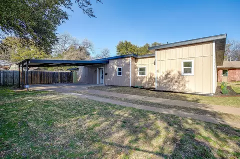5320 Cahill Oval St, River Oaks, TX 76114