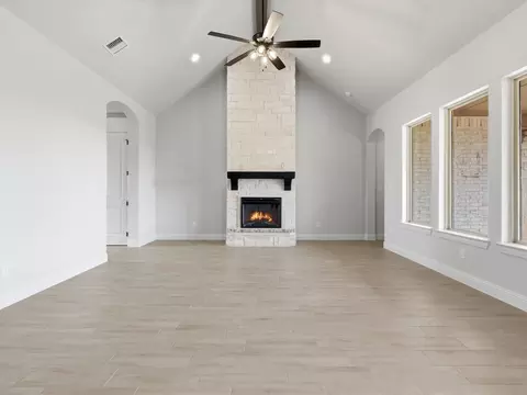 829 Haley St, Springtown, TX 76082 photo 11
