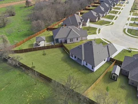 829 Haley St, Springtown, TX 76082 photo 36