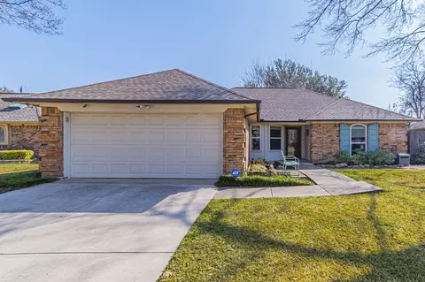 5604 Bogota Dr, North Richland Hills, TX 76180