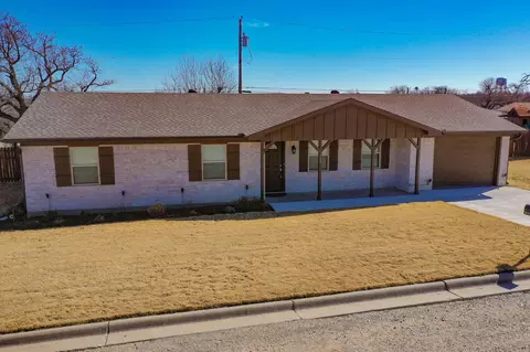 128 Oak Creek St, Jacksboro, TX 76458