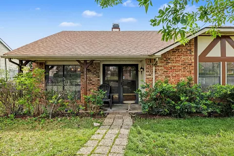 1722 Uvalde St, Mesquite, TX 75150