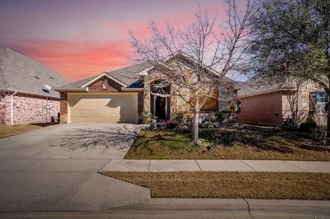 8605 Vista Royale Dr, Fort Worth, TX 76108