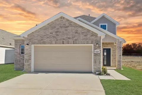 9229 Union Pacific Dr, Fort Worth, TX 76123