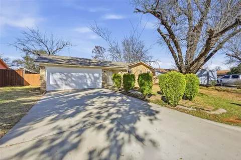 1203 Southmoor Dr, Arlington, TX 76010