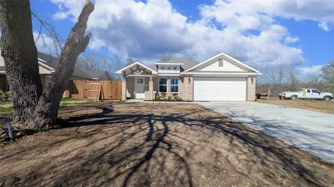 707 Cedar St, Cleburne, TX 76031