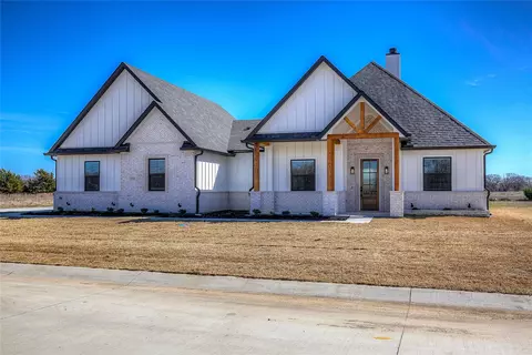 3595 Meadow View Ln, Greenville, TX 75402