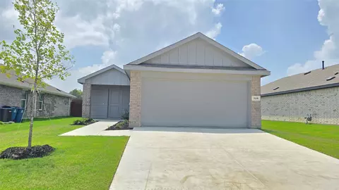 320 Trail Ct, Keene, TX 76059