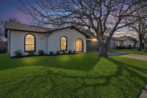 529 Ann Lois Ln, Burleson, TX 76028