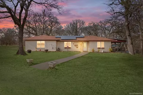 1832 W White Oak Rd, West, TX 76691