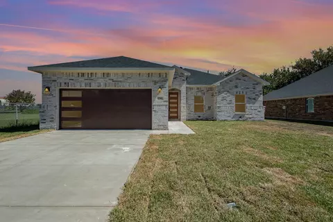 230 Flying Bridge Dr, Gun Barrel City, TX 75156