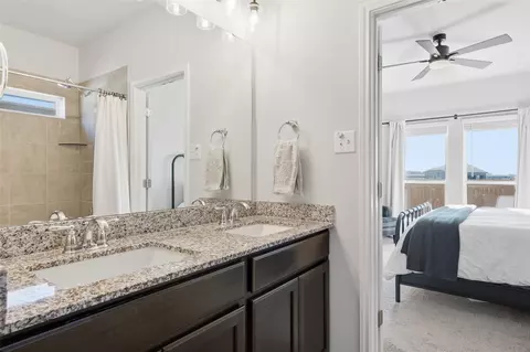 Bath - 11120 Solar St, Lorena, TX 76655 photo 1 of 4