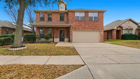 421 Sandy Creek Dr, Fort Worth, TX 76131