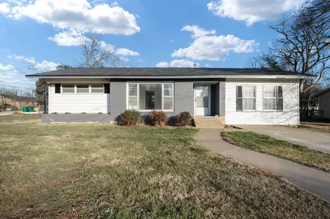 1205 W 10th St, Mcgregor, TX 76657