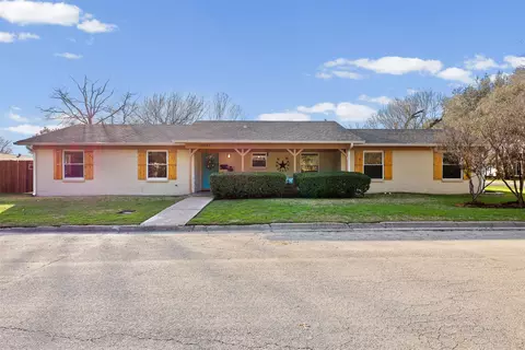 3009 Faye Dr, Richland Hills, TX 76118