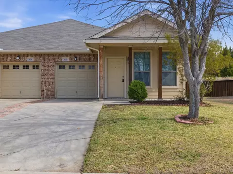 364 Armstrong Ln, Lavon, TX 75166