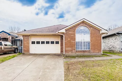 9716 Pinehurst Ln, Dallas, TX 75227