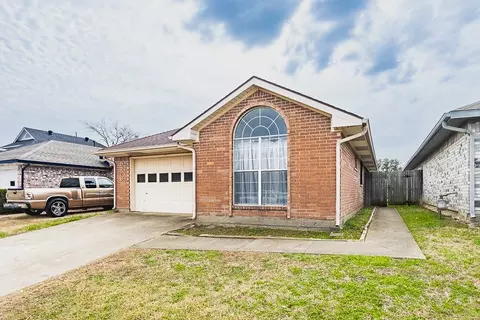 9716 Pinehurst Ln, Dallas, TX 75227