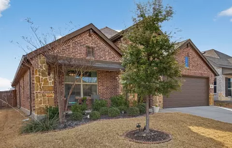817 Long Iron Dr, Fort Worth, TX 76108