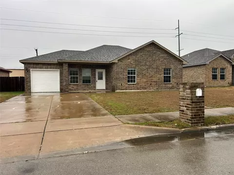 2108 Oliver St, Greenville, TX 75401