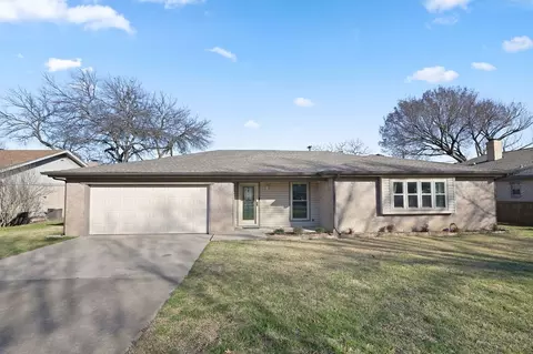 6504 Sherri Ln, North Richland Hills, TX 76182