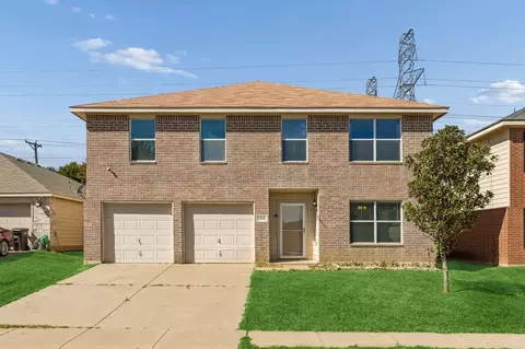 1868 Lynnwood Hills Dr, Fort Worth, TX 76112