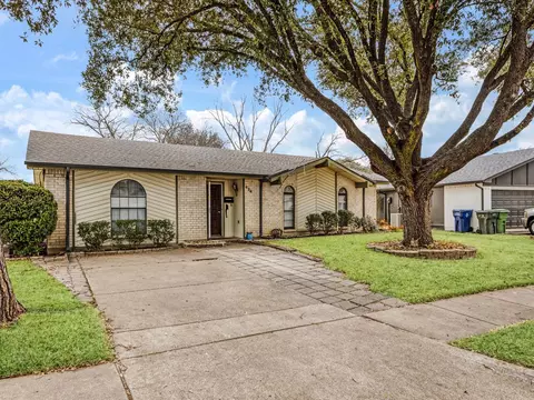 424 Bluebonnet Trl, Garland, TX 75043