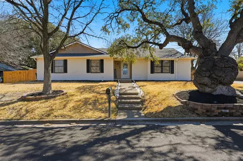8230 Shadow Wood Dr, Woodway, TX 76712