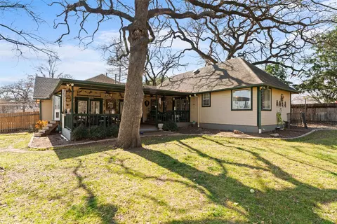 805 E Shady Grove Rd, Irving, TX 75060