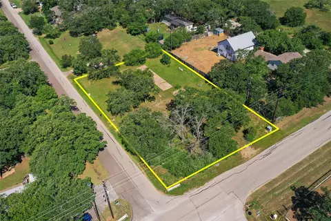1102 Maple Dr, Bartonville, TX 76226