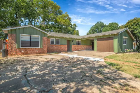 810 Arthur Dr, Arlington, TX 76013