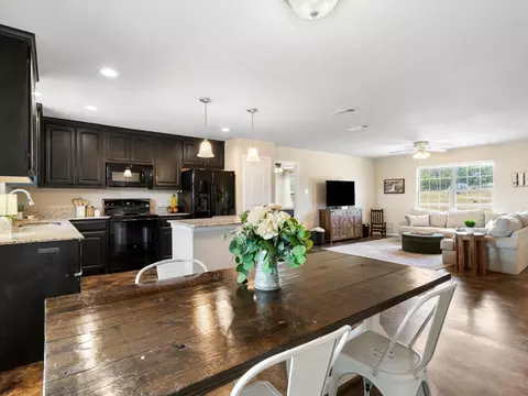 525 Brazos Hills Dr, Weatherford, TX 76087