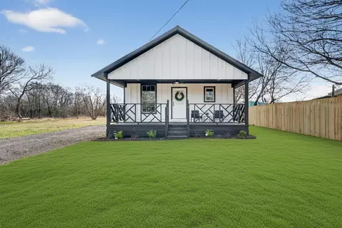 705 S 3rd St E, Dawson, TX 76639
