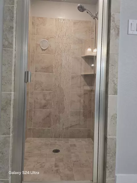 Bath - 126 Creekside Dr, Sanger, TX 76266 photo 2 of 3