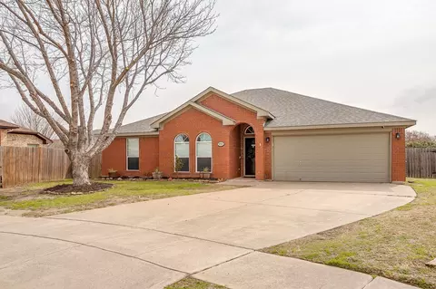 951 Naomi Ct, Burleson, TX 76028