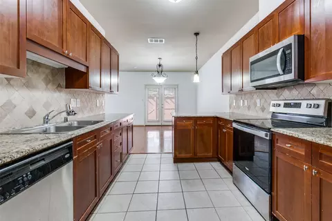 341 Metropolitan Dr, Plano, TX 75023