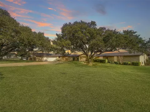 903 N Hoover Ave, Cameron, TX 76520