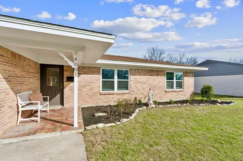 4001 Willow Bend Rd, Benbrook, TX 76116