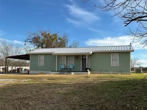 1502 E Highland Ave, Comanche, TX 76442