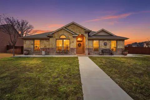 3701 Dutch Iris Ln, Forest Hill, TX 76140