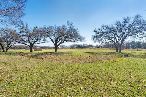 700 Gilliland Rd, Springtown, TX 76082